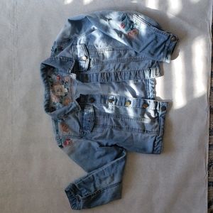 Adorable😍girls jean jacket with beautiful floral embroidery by art class brand